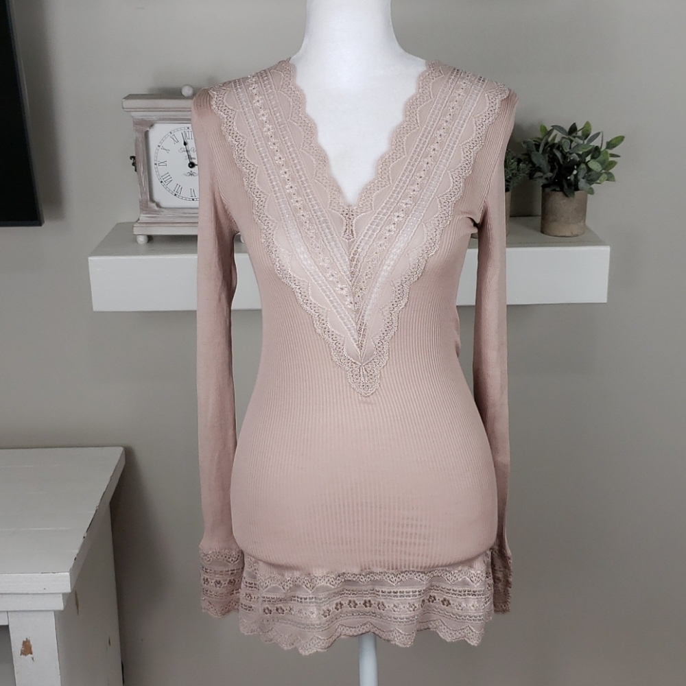 Elegant Lace Trim V-Neck Top - Picture 10 of 12